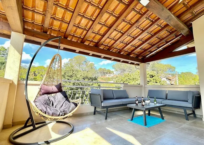 Villa De - Proche Plages, Piscine Privée