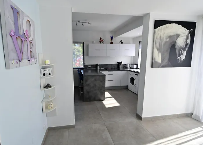 Villa De - Proche Plages, Piscine Privée